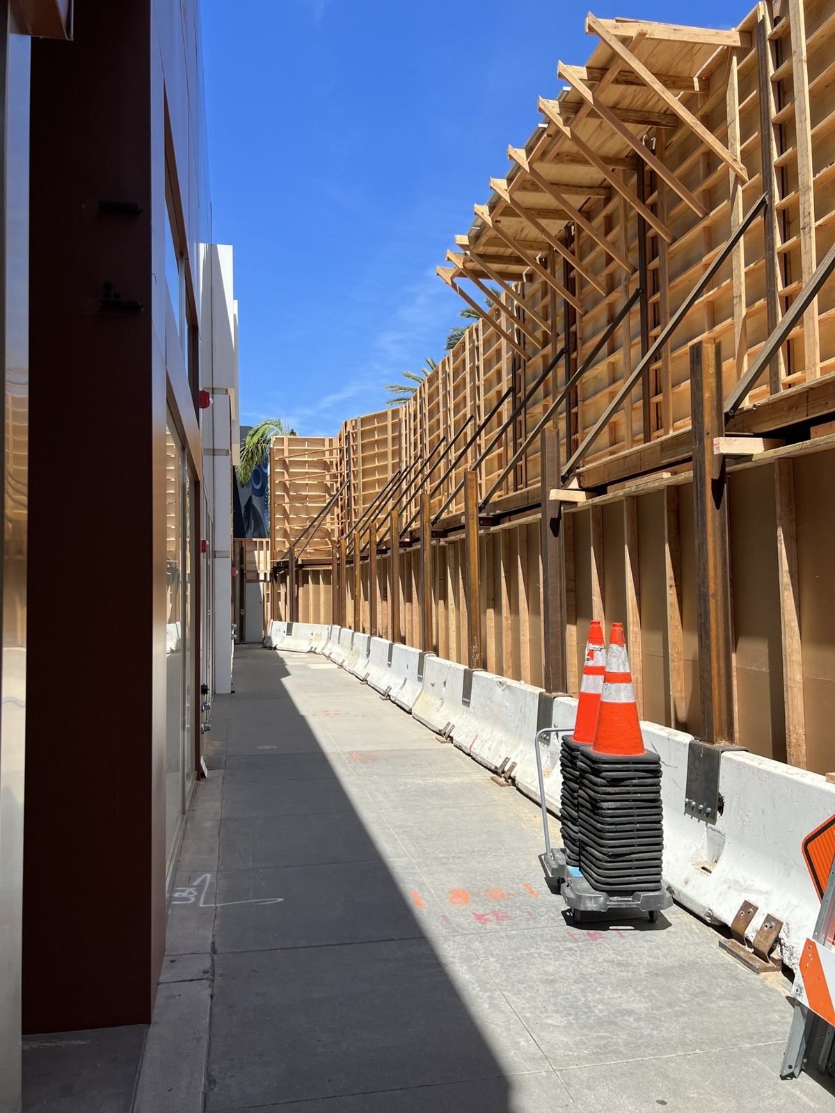 Timber and steel soundwall framing above K-rail on Rodeo Drive