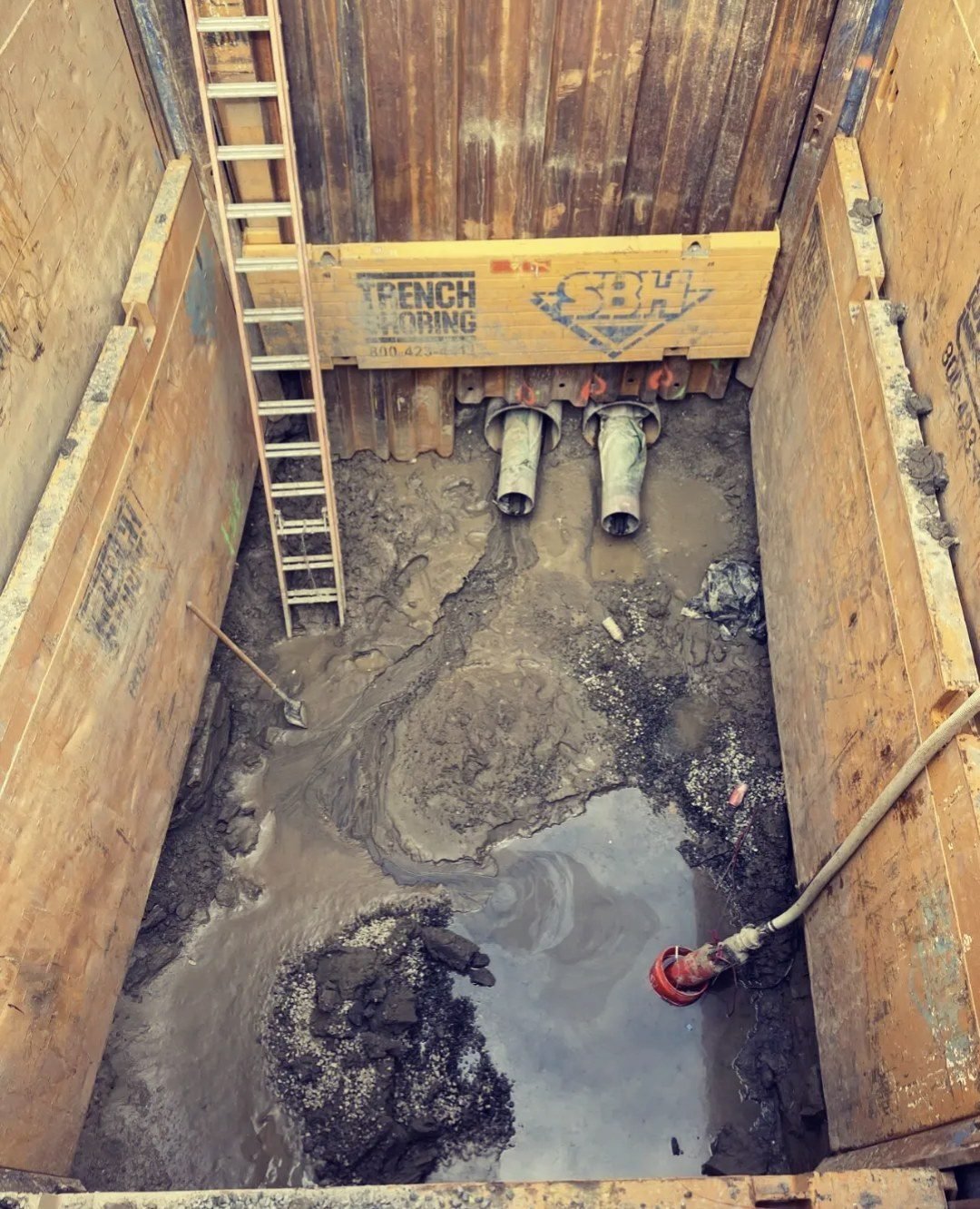 Slide rail shoring pit in soft, wet soil